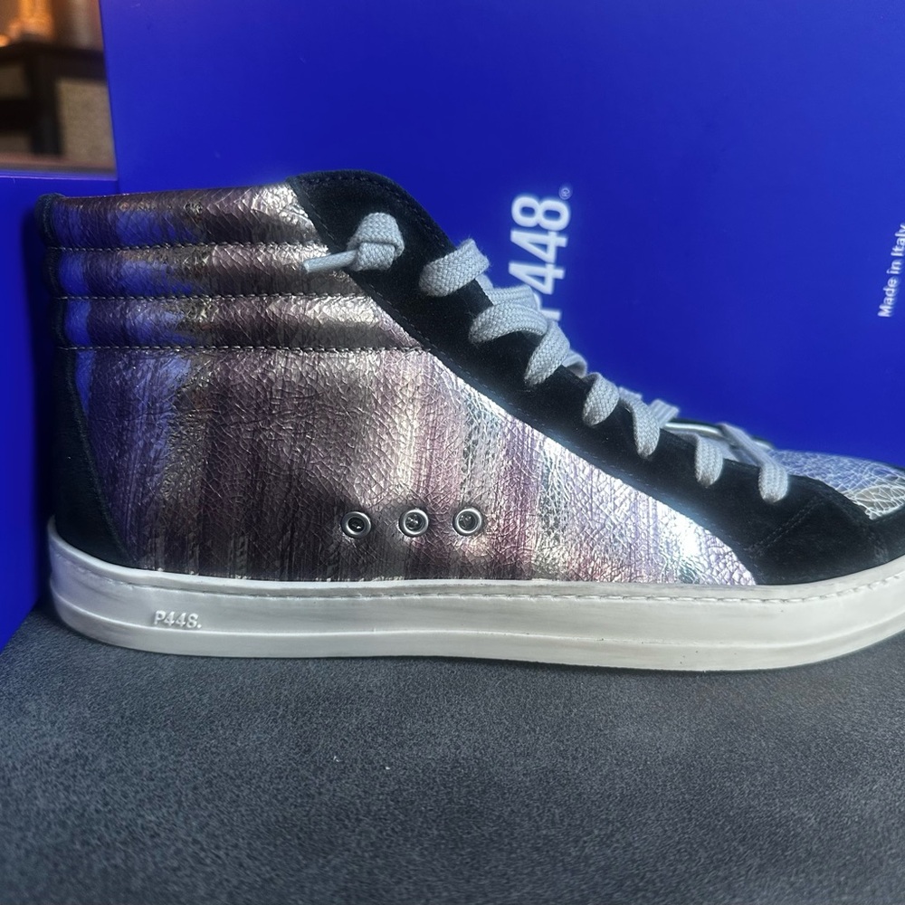 P448 sneakers.Brand new box.Side zip. Size 39. Beautiful. Metallic.Md in Italy